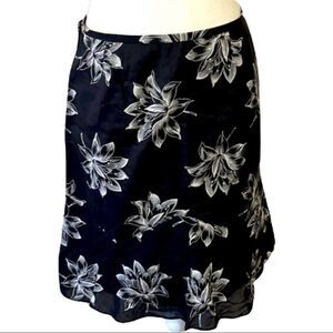 Ann Taylor Petites Black White Floral Skirt Sz 6P